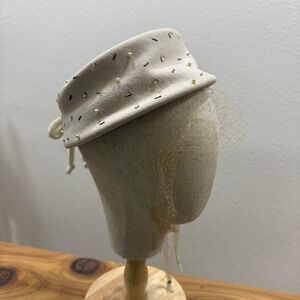 Vintage 50s DuBarry French Adaptations Paris New York Ivory Pillbox Beret Hat